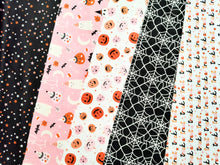 Load image into Gallery viewer, Hey Pumpkin 5 PCS Fat Quarter Bundle - Cotton Fabric
